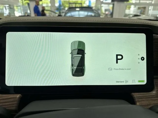 2023 RIVIAN R1S Adventure photo 25