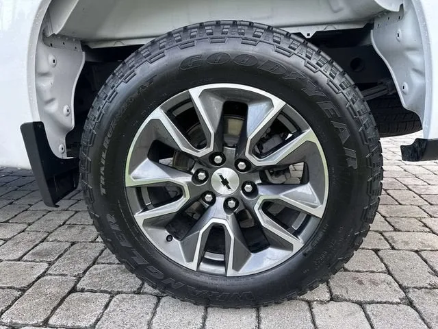 2023 Chevrolet Silverado 1500 RST photo 11