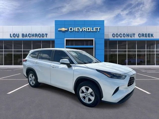 2023 Toyota Highlander L photo 2
