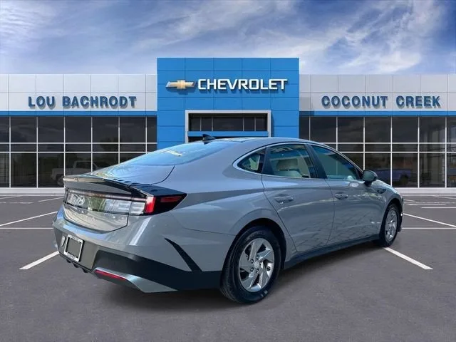 2025 Hyundai Sonata SE photo 8