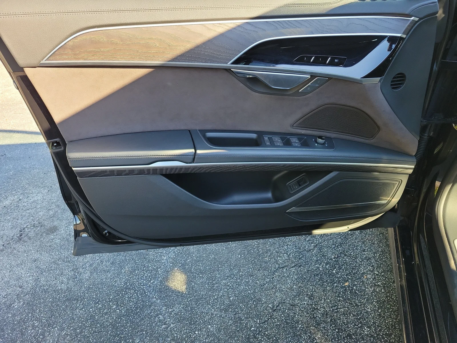 2023 Audi A8 4DR L QTRO 55 TFS photo 23