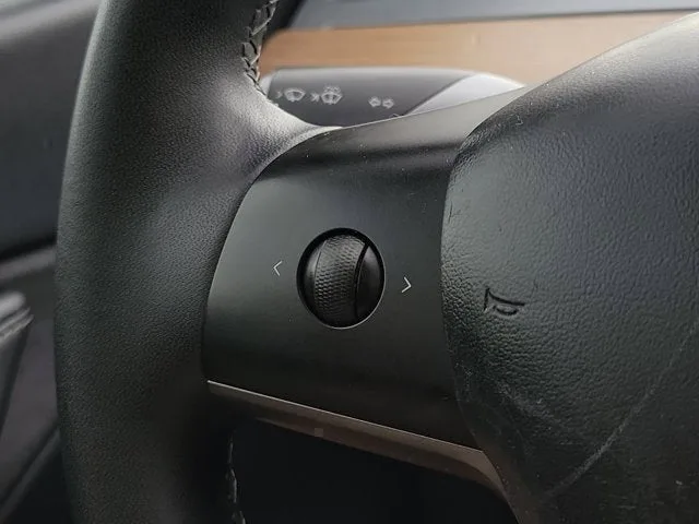 2020 Tesla Model Y Long Range photo 23