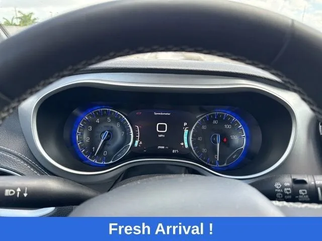 2024 Chrysler Pacifica Touring photo 5