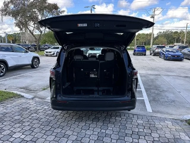 2026 Toyota Sienna XLE photo 28