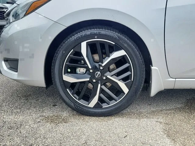 2025 Nissan Versa SR photo 8