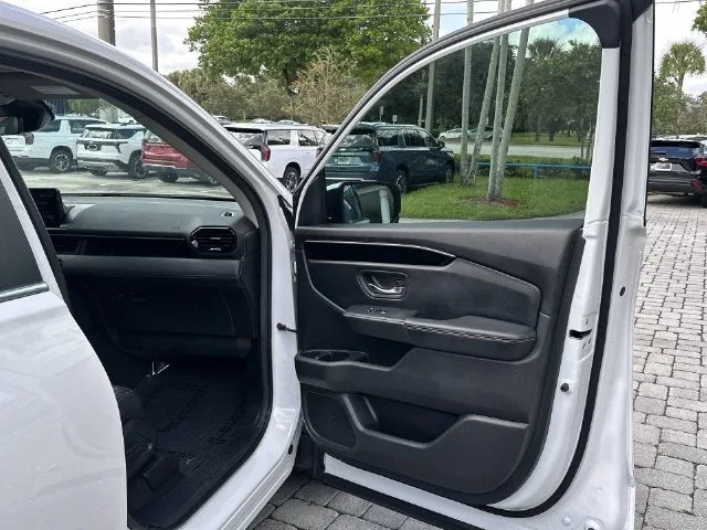 2024 Honda Pilot EX-L 7 Passenger photo 23