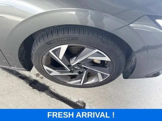 2024 Hyundai Elantra Limited photo 23