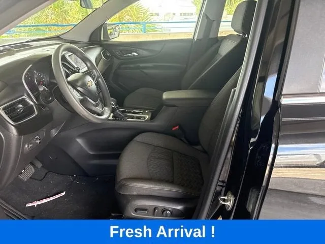 2022 Chevrolet Equinox LT photo 2