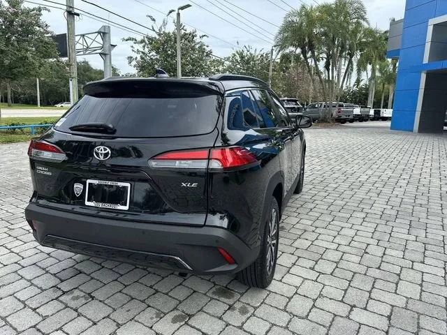 2025 Toyota Corolla Cross XLE photo 35