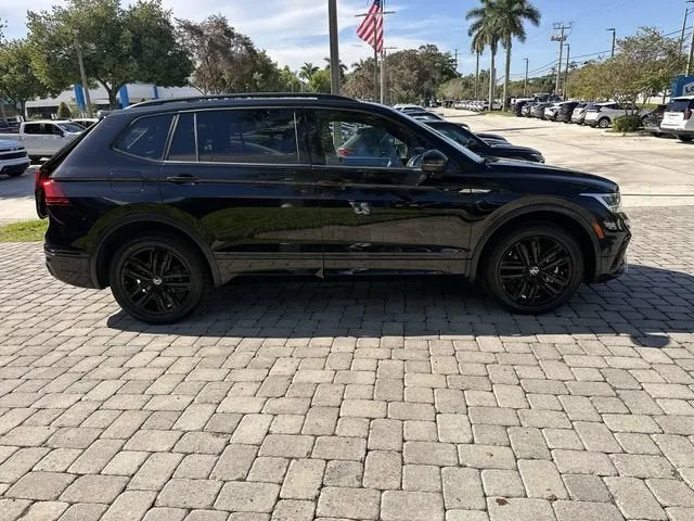 2022 Volkswagen Tiguan SE R-Line Black photo 14