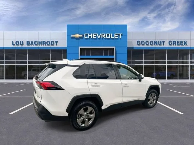 2023 Toyota RAV4 Hybrid XLE photo 8