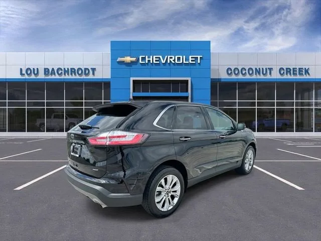 2024 Ford Edge Titanium photo 8