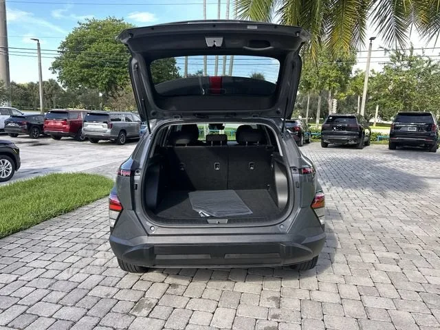 2024 Hyundai Kona SE photo 28