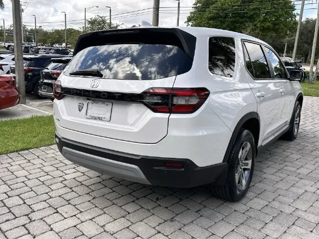 2024 Honda Pilot EX-L 7 Passenger photo 37