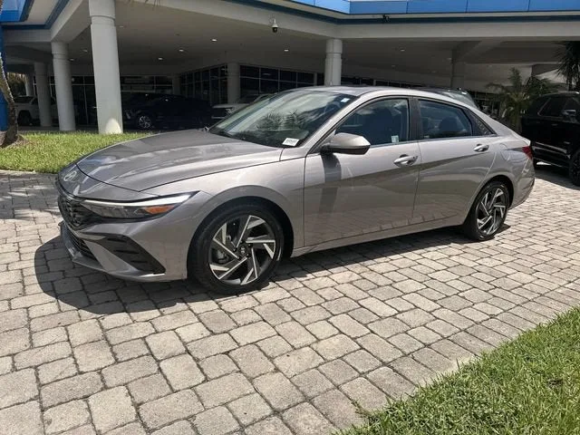 2025 Hyundai Elantra SEL Convenience photo 21