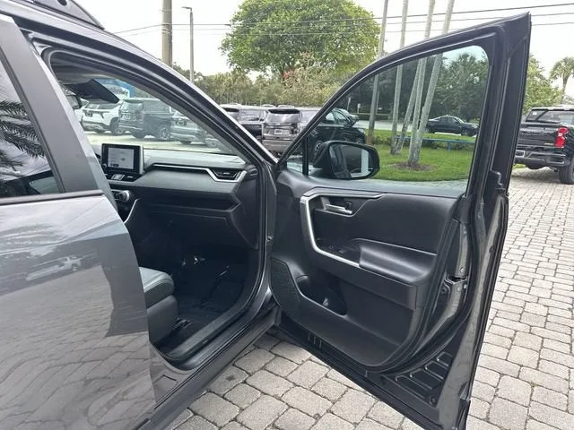 2024 Toyota RAV4 XLE Premium photo 23
