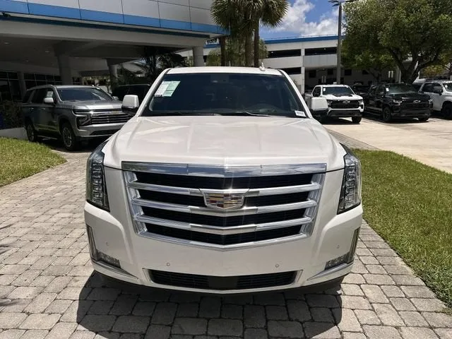 2018 Cadillac Escalade Premium Luxury photo 18