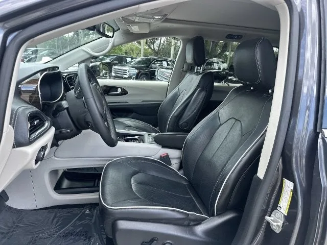 2023 Chrysler Pacifica Limited photo 30