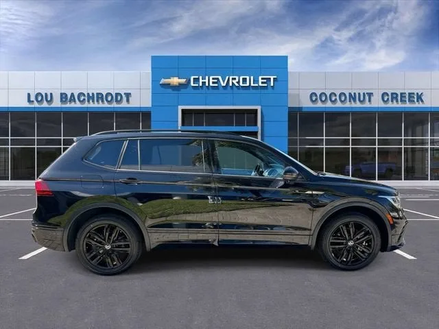 2022 Volkswagen Tiguan SE R-Line Black photo 9