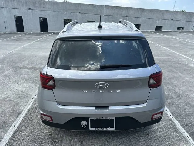 2025 Hyundai Venue SEL photo 37