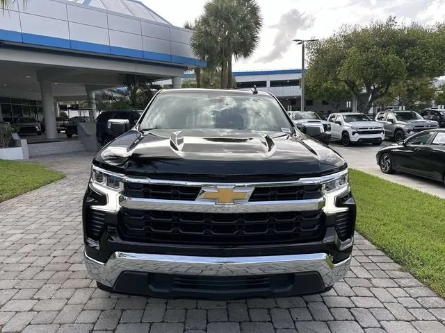 2023 Chevrolet Silverado 1500 LT photo 18