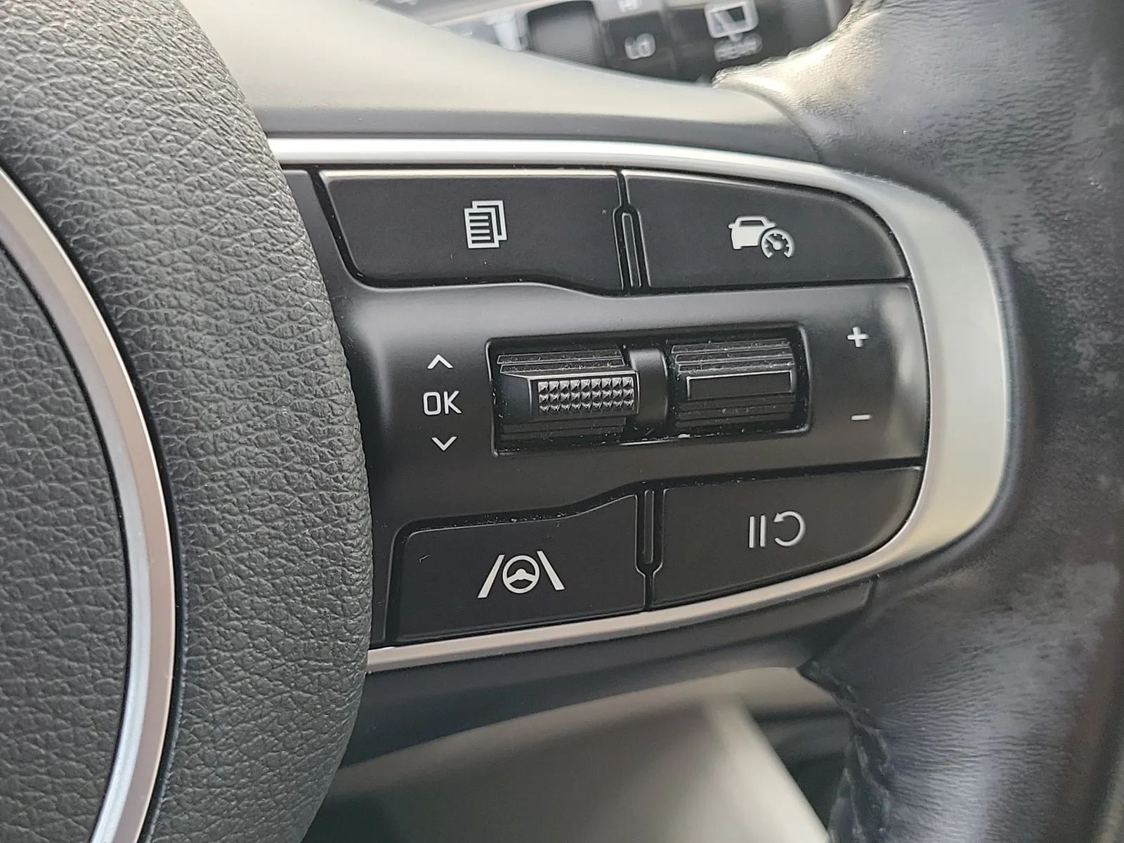 2023 Kia Sportage EX photo 27