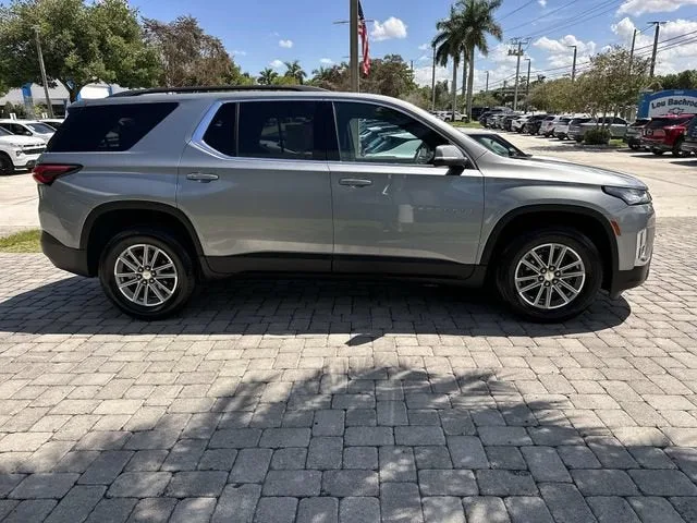 2023 Chevrolet Traverse LT Cloth photo 14