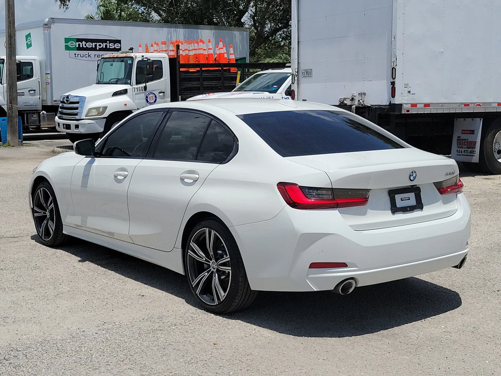 2023 BMW 3 Series 330i photo 5