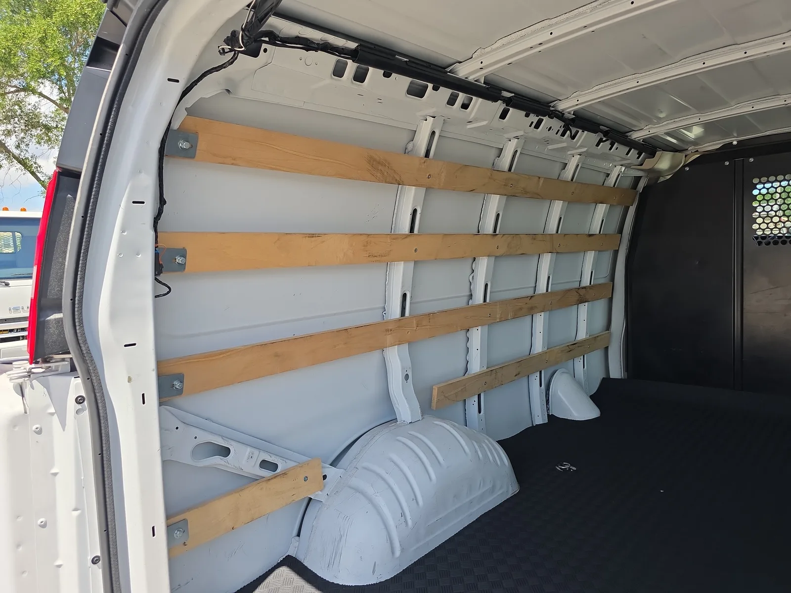 2024 GMC Savana Cargo 2500 Work Van photo 13