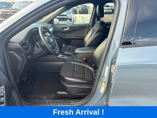 2025 Ford Escape ST-Line photo 2
