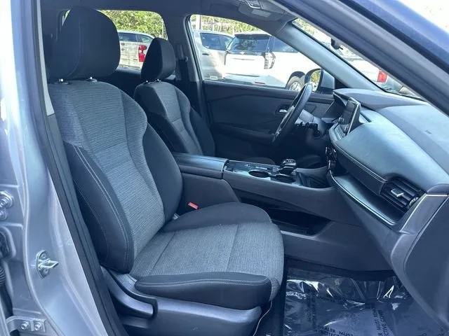 2022 Nissan Rogue SV photo 29