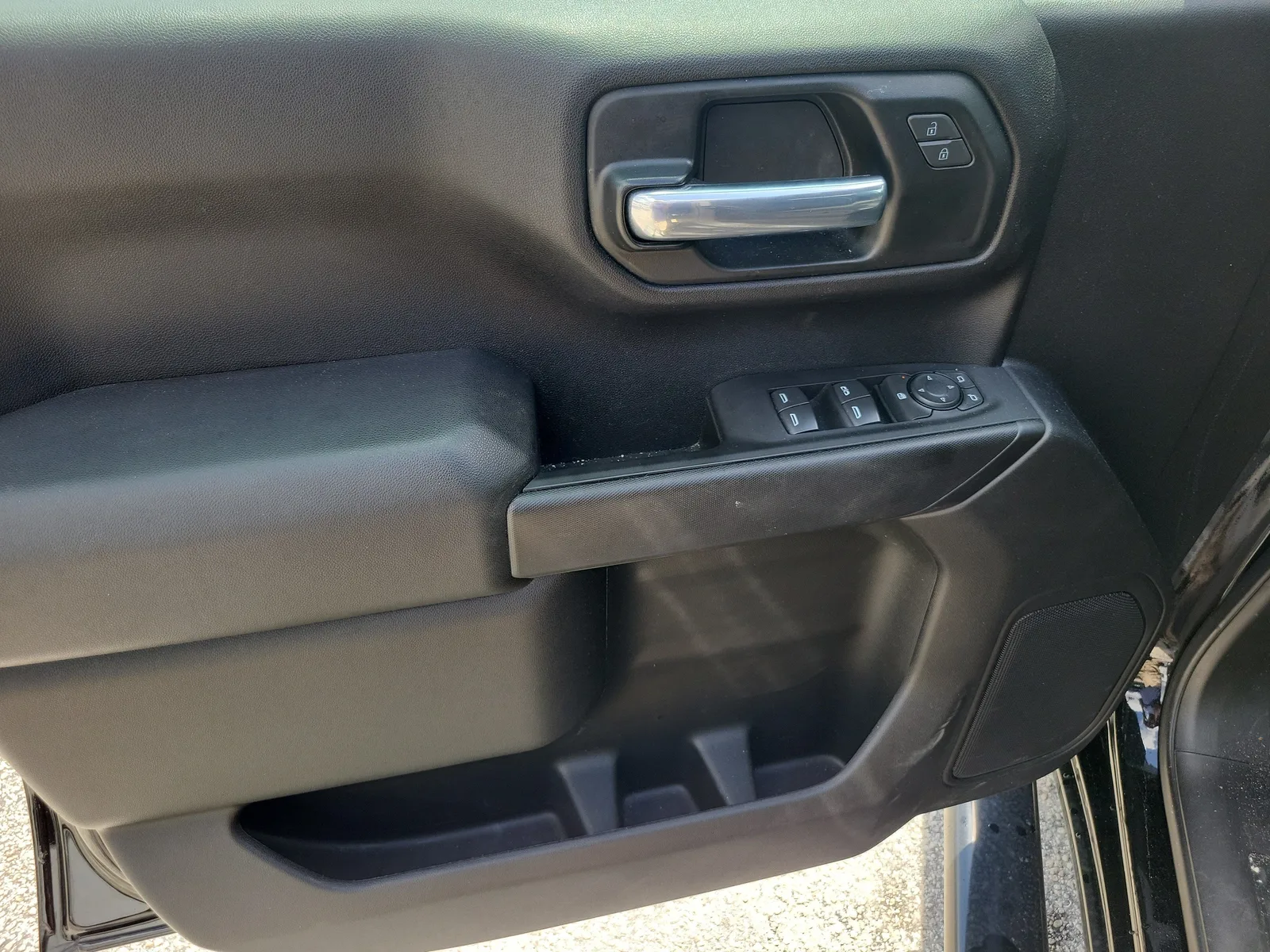 2025 Chevrolet Silverado 1500 Custom photo 14
