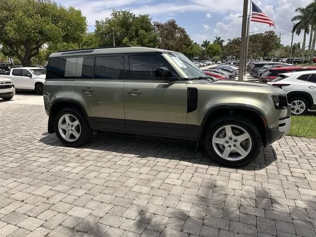 2020 Land Rover Defender HSE photo 15