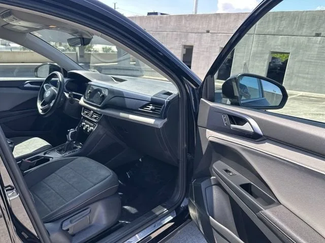 2024 Volkswagen Taos SE photo 23