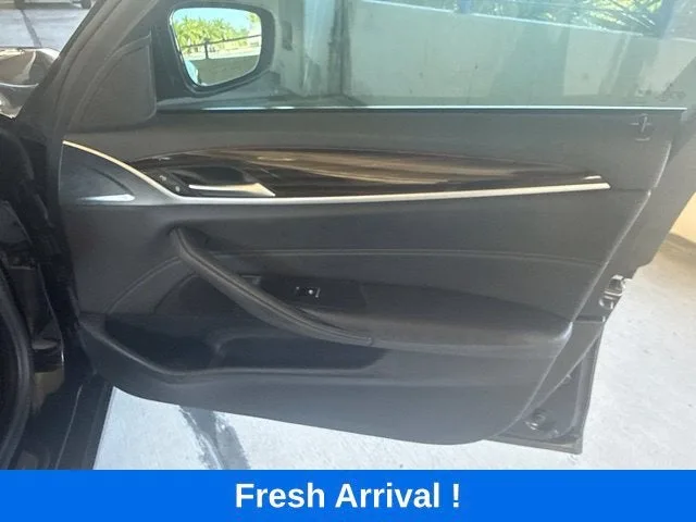 2023 BMW 5 Series 530i xDrive photo 14