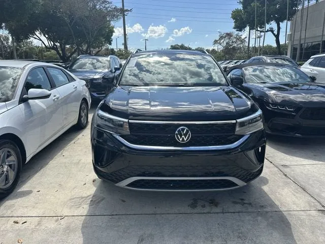 2024 Volkswagen Taos SE photo 25