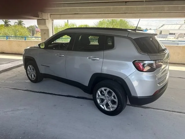 2024 Jeep Compass Latitude photo 17