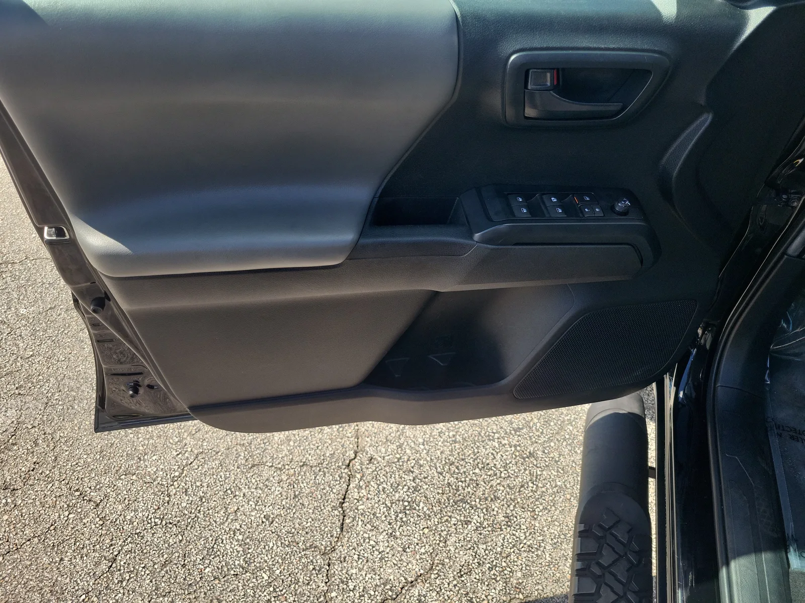 2022 Toyota Tacoma 2WD SR photo 22