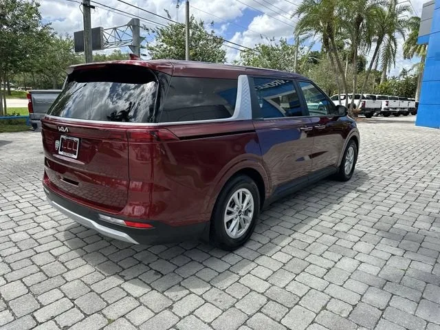 2024 Kia Carnival LX photo 40