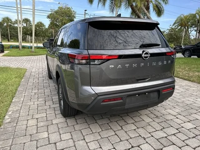 2024 Nissan Pathfinder S photo 35