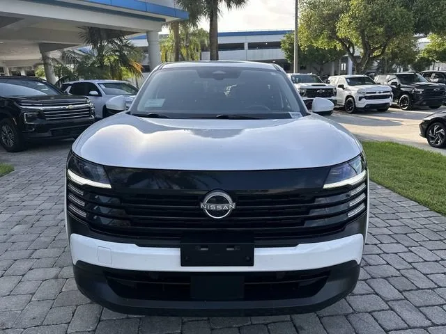 2025 Nissan Kicks SV photo 18