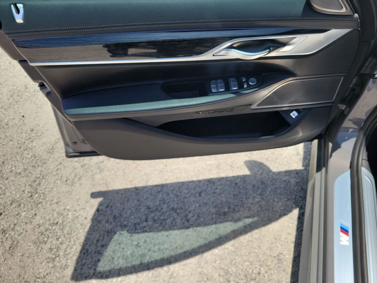 2022 BMW 7 Series 740i photo 23