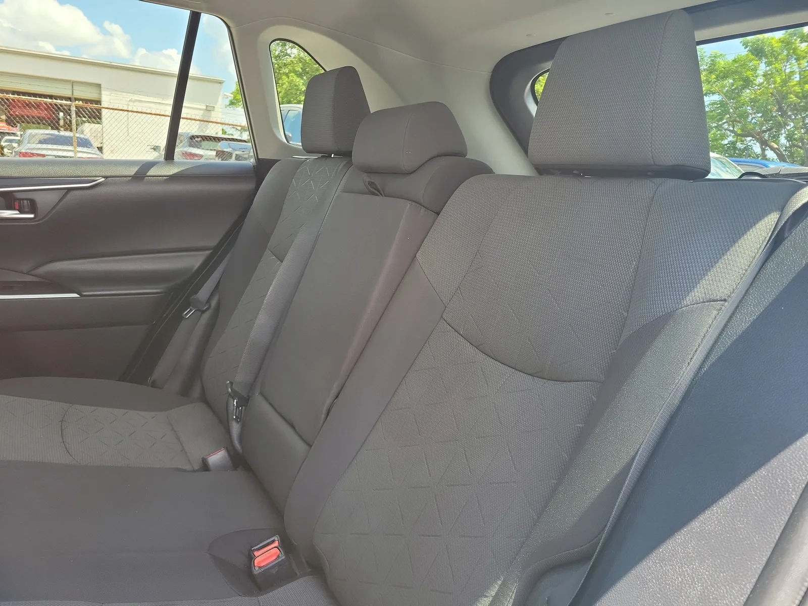 2021 Toyota RAV4 XLE photo 14