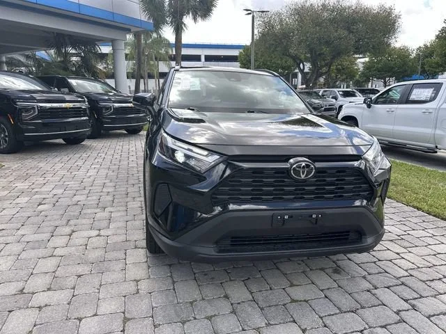 2024 Toyota RAV4 XLE photo 18