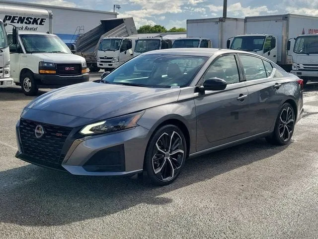 2024 Nissan Altima 2.5 SR photo 7
