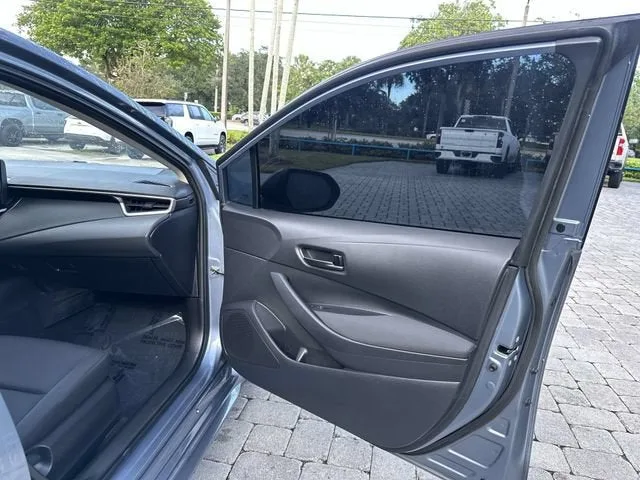2023 Toyota Corolla LE photo 23