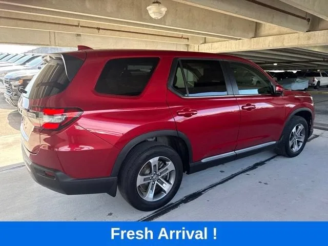 2024 Honda Pilot EX-L 7 Passenger photo 17