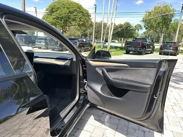 2023 Tesla Model Y Long Range photo 23