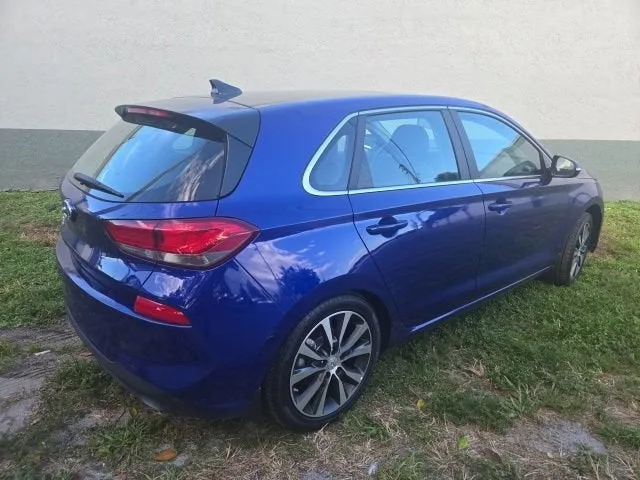 2020 Hyundai Elantra GT 5DR HB AT photo 7