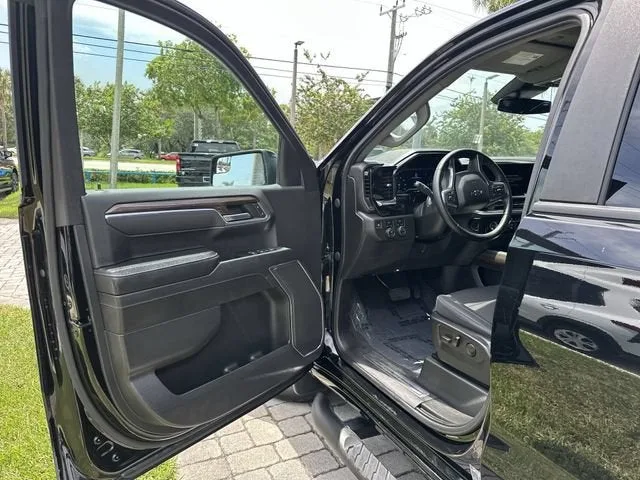 2023 Chevrolet Silverado 1500 RST photo 22